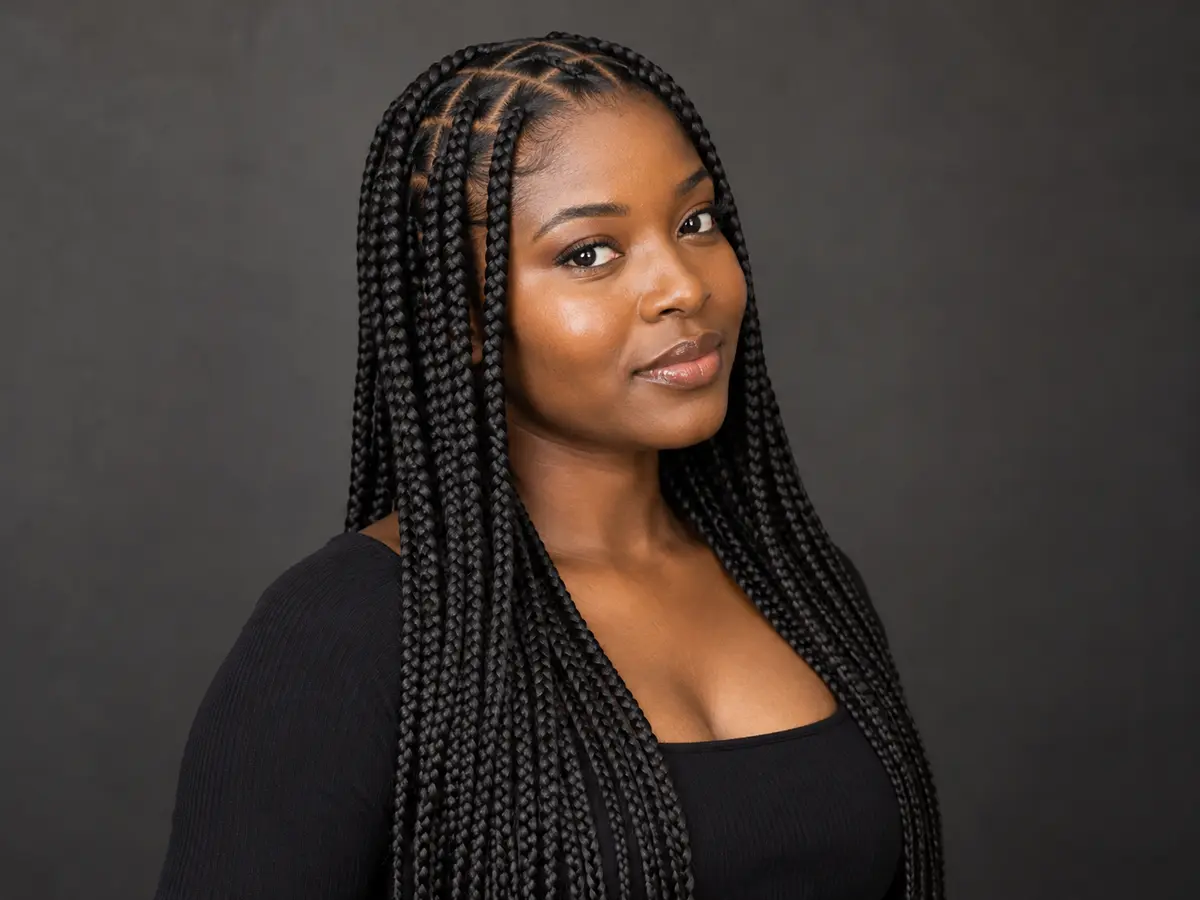 Box braids hairstyle inspiration — Long, neatly sectioned box braids.